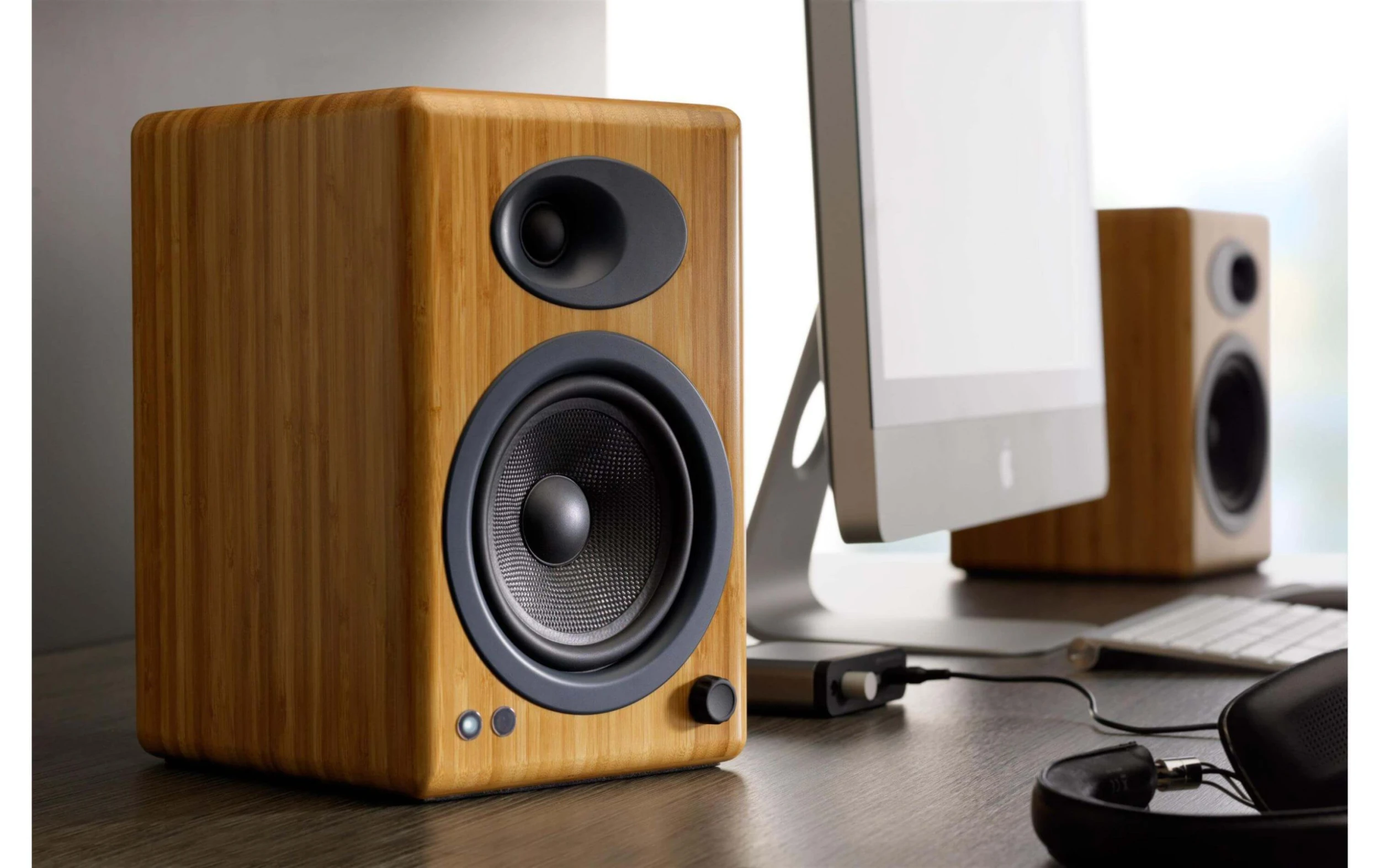 Audioengine Paire D’enceintes D’étagère A5+ Wireless Brun - Cinéma à Domicile + Haut-parleurs Hifi 4 Audioengine Paire D’enceintes D’étagère A5+ Wireless Brun - Cinéma à Domicile + Haut-parleurs Hifi – Image 2